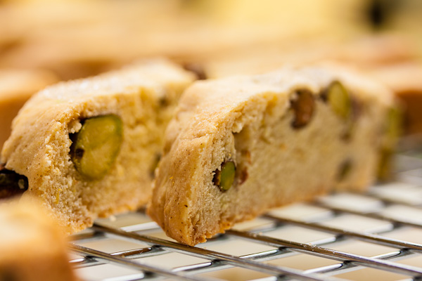 mini lemon-pistachio biscotti @ wannacomewith.com