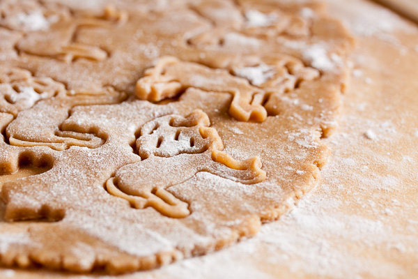 Both cinnamon and honey combine to give these soft, tender cinnamon animal crackers a flavour reminiscent of mini donuts or cinnamon buns.