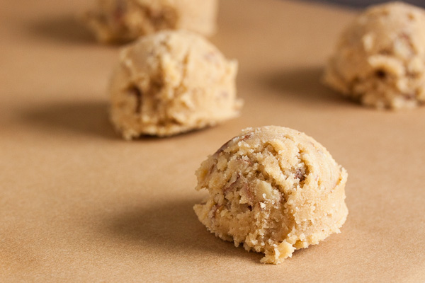 Butterscotch Chews cookies are so so soft and chewy, and loaded with butterscotch flavour and crunchy pecans.