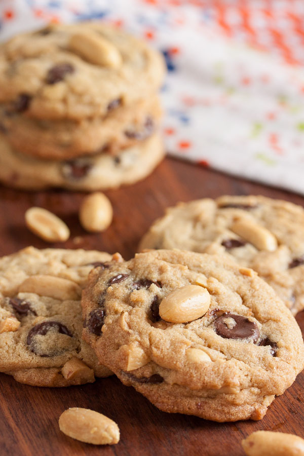 Chunky Peanut, Chocolate, Cinnamon Cookies – soft, and chewy, and so, so peanut-y and chocolate-y. This is my new favourite peanut butter cookie!