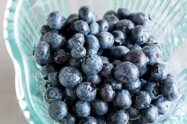 Blueberry Buttermilk Popsicles – sweet and slightly tangy, cool and frosty, with a great blueberry flavour.