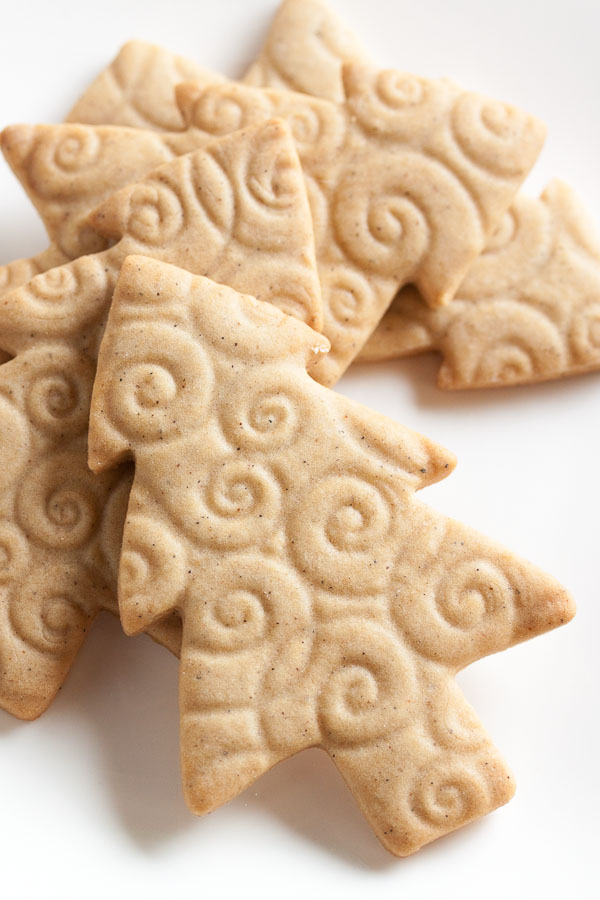 These spiced cardamom cookies have the flavour of chai and a texture reminiscent of animal crackers. A great year-round cookie, but perfect for Christmas baking.