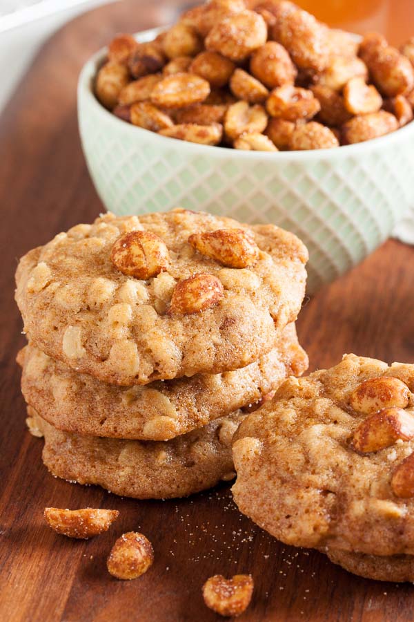 These Honey-Nut Oatmeal Cookies are incredibly moist and chewy, and taste of honey and peanuts. A perfect combination of flavours and textures.