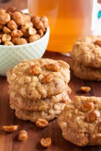 These Honey-Nut Oatmeal Cookies are incredibly moist and chewy, and taste of honey and peanuts. A perfect combination of flavours and textures.