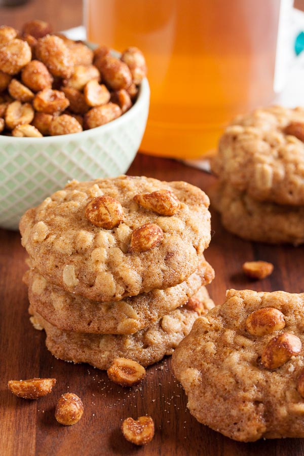 These Honey-Nut Oatmeal Cookies are incredibly moist and chewy, and taste of honey and peanuts. A perfect combination of flavours and textures.