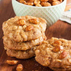 These Honey-Nut Oatmeal Cookies are incredibly moist and chewy, and taste of honey and peanuts. A perfect combination of flavours and textures.