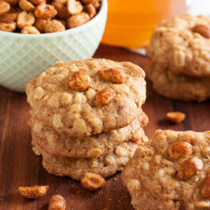 These Honey-Nut Oatmeal Cookies are incredibly moist and chewy, and taste of honey and peanuts. A perfect combination of flavours and textures.