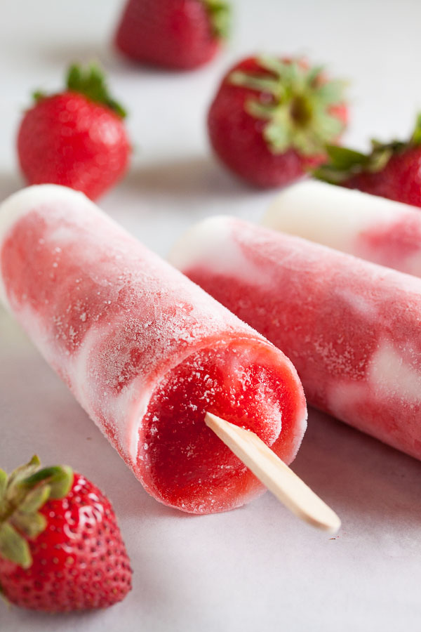 Strawberry-Swirl Vanilla Yogurt Popsicles – creamy vanilla yogurt and swirls of fresh strawberry purée, with all the bright fresh flavour you'd expect.