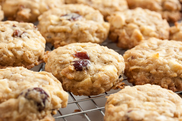 White Chocolate Cranberry Oatmeal Cookies – a perfect blend of flavours and textures, with tart dried cranberries contrasting the sweet white chocolate and coconut.