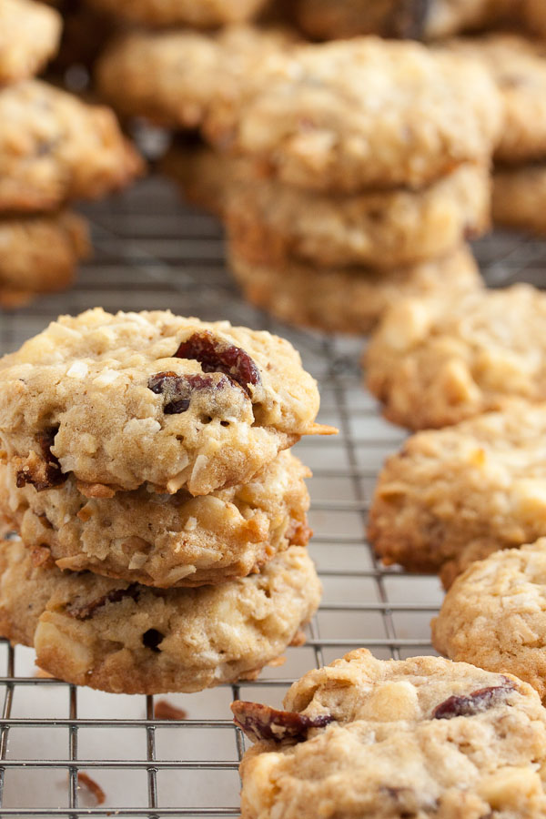 White Chocolate Cranberry Oatmeal Cookies – a perfect blend of flavours and textures, with tart dried cranberries contrasting the sweet white chocolate and coconut.