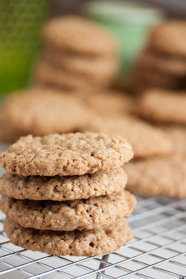 These Oatmeal Spice Cookies contain a unique blend of flavours – a nice alternative to traditional molasses spice cookies!