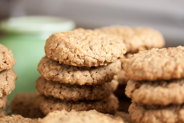 These Oatmeal Spice Cookies contain a unique blend of flavours – a nice alternative to traditional molasses spice cookies!