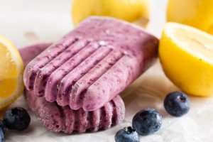 Blueberry Lemon Yogurt Popsicles – sweet and tart, creamy and refreshing – flavours that were meant to be together.