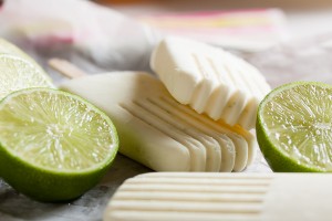 Key Lime Pie Popsicles – rich and creamy and full of tart lime flavour.